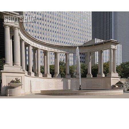 
                Chicago, Millennium Monument, Wrigley Square                   