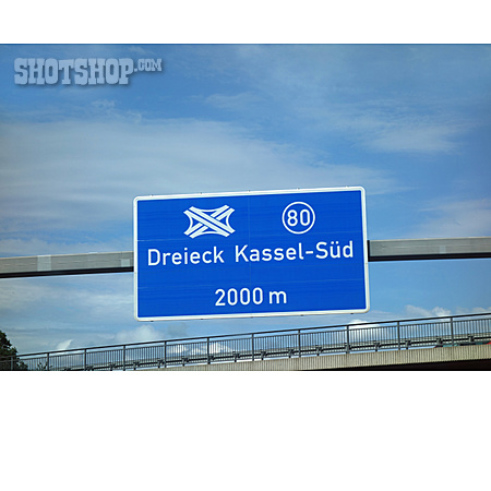 
                Autobahnkreuz, Autobahnschild                   