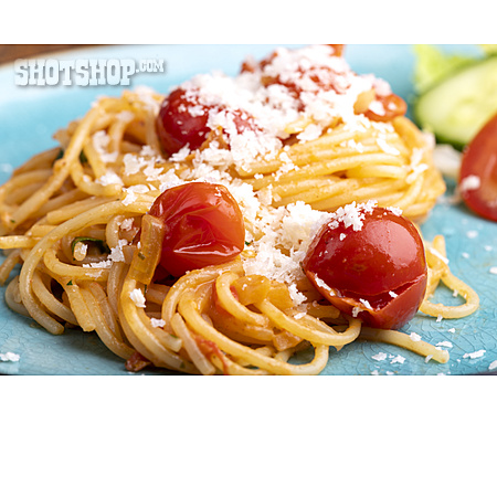 
                Spaghetti, Parmesan, Kirschtomate                   