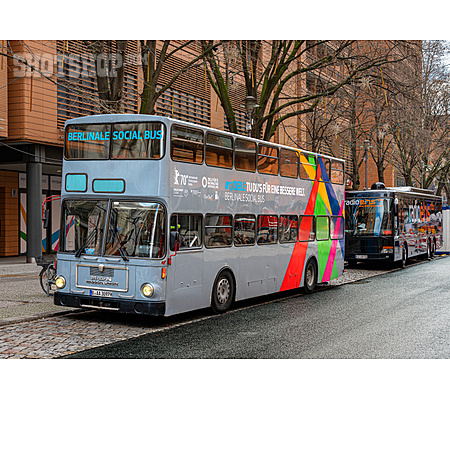 
                Bus, Berlinale                   