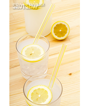 
                Limonade, Zitronenwasser, Sommergetränk                   