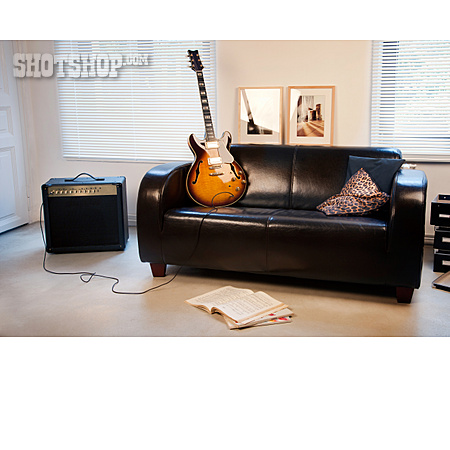 
                Sofa, Wohnung, E-gitarre                   