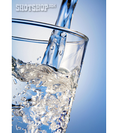 
                Eingießen, Mineralwasser                   