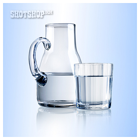 
                Mineralwasser, Wasserglas, Wasserkrug                   