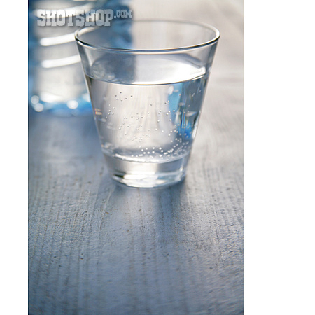 
                Mineralwasser, Wasserglas, Sprudel                   
