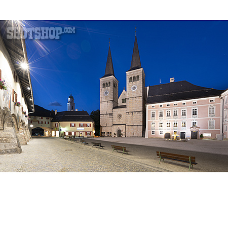 
                Schlossplatz, Stiftskirche, Berchtesgaden                   