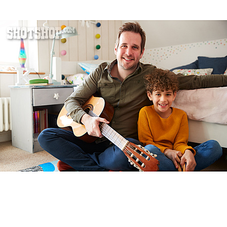 
                Vater, Kinderzimmer, Gitarre, Sohn                   