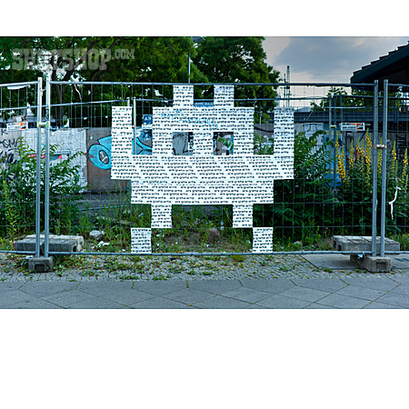 
                Straßenkunst, Space Invader, Ars Gratia Artis                   
