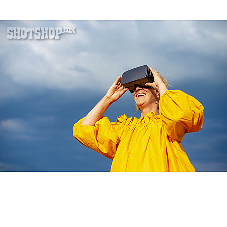 
                Virtuelle Realität, Simulation, Head-mounted Display                   
