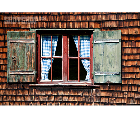 
                Fenster, Holzschindel, Fassadenverkleidung                   