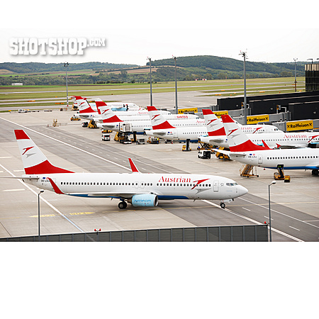 
                Flugzeug, Flughafen, Austrian Airlines                   