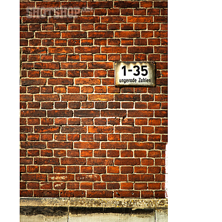 
                Hausnummer, Backsteinwand, Ungerade Zahlen                   