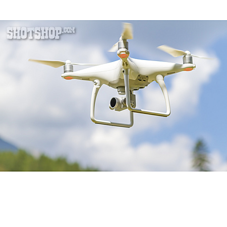 
                Drohne, Drohnenflug, Quadrocopter                   
