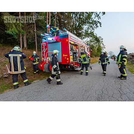 
                Feuerwehr, Löschfahrzeug, Feuerwehreinsatz                   