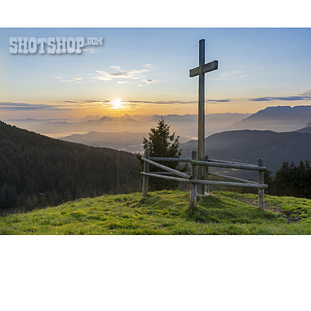 
                Gipfelkreuz, Morgenlicht, Teisenberg                   