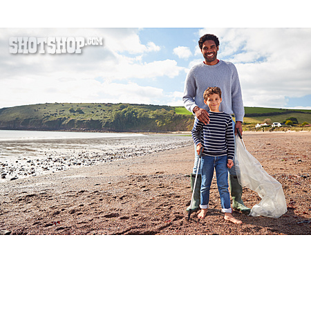 
                Vater, Strand, Umweltschutz, Sammeln, Abfall, Sohn                   