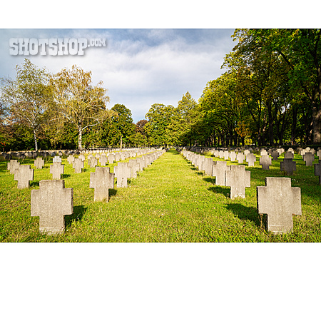 
                Grabkreuz, Soldatenfriedhof, Zentralfriedhof                   