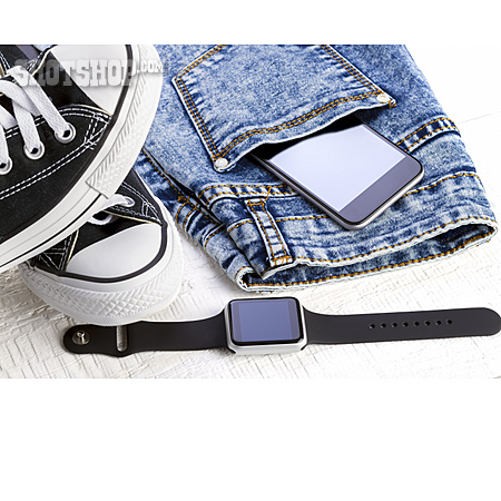 
                Jeans, Turnschuh, Smartphone, Smartwatch                   