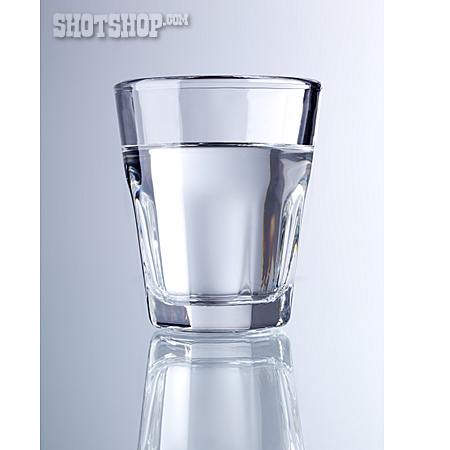 
                Mineralwasser, Wasserglas, Stilles Wasser                   