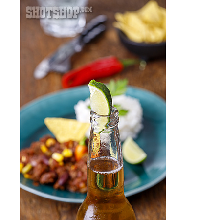 
                Fastfood, Bier, Limettenscheibe, Mexikanische Küche                   