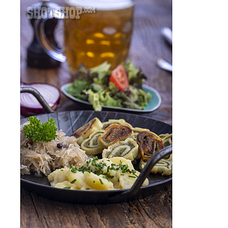 
                Kartoffelsalat, Vegetarisch, Sauerkraut, Maultaschen, Süddeutsche Küche                   