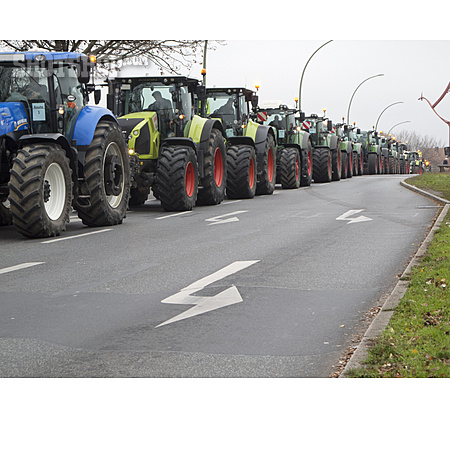 
                Traktor, Demonstranten, Bauern                   
