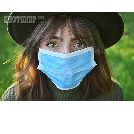 
                Frau, Pandemie, Mund-nasen-schutz                   