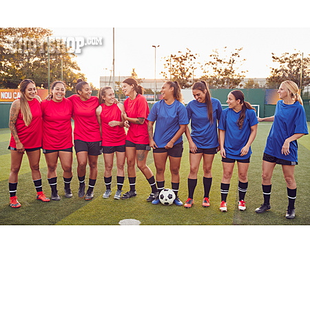 
                Spaß, Mannschaft, Fußballspielerin, Rivalen, Frauenfußball, Fußballtraining                   