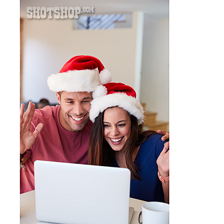 
                Paar, Zuhause, Weihnachten, Online, Winken, Videocall                   