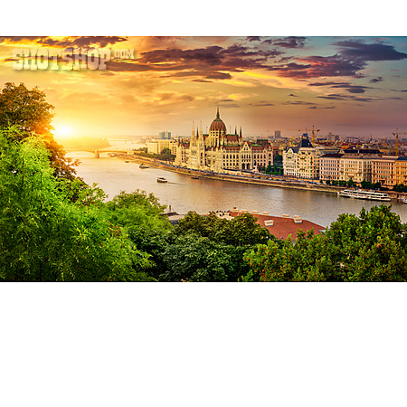 
                Sonnenaufgang, Donau, Budapest                   