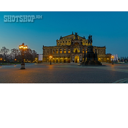 
                Dresden, Semperoper, Theaterplatz                   