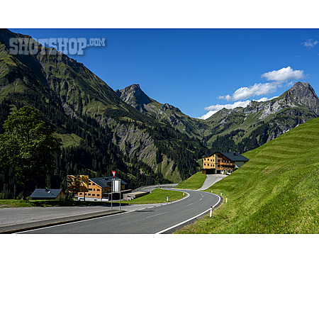 
                Landstraße, Lechtal, Lechtaler Alpen                   