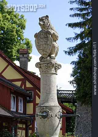 
                Bär, Wappen, Brunnenfigur, Bärenbrunnen                   