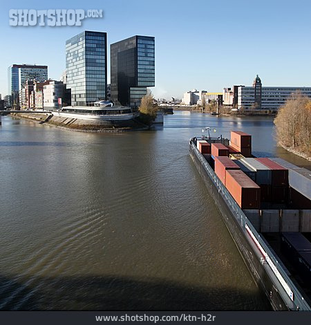 
                Düsseldorf, Rhein, Containerschiff                   