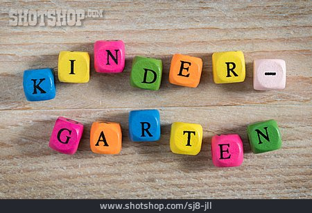 
                Kindergarten, Buchstabenwürfel                   