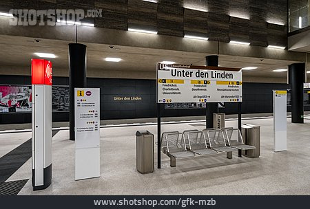 
                Bahnsteig, U-bahnhof, Unter Den Linden                   