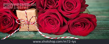 
                Geschenk, Valentinstag, Rosenstrauß                   