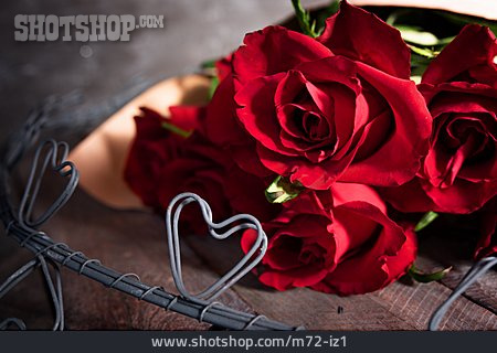 
                Liebe, Valentinstag, Rosenstrauß                   