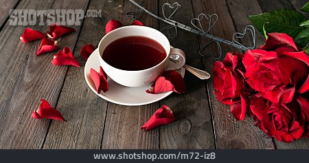 
                Tee, Rote Rosen, Rosenstrauß                   