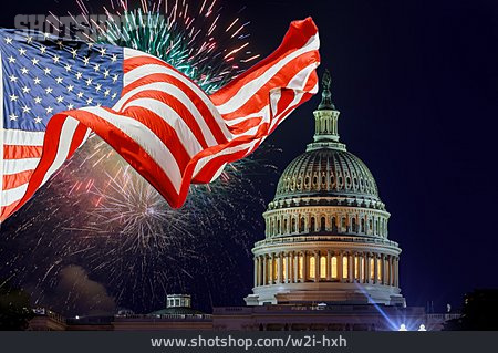 
                Feuerwerkskörper, Amerikanische Flagge, Kapitol                   