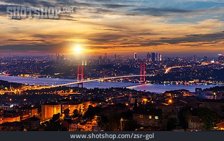 
                Sonnenuntergang, Istanbul, Brücke Der Märtyrer Des 15. Juli                   