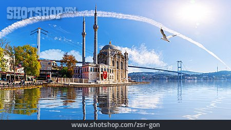 
                Istanbul, Ortaköy-moschee, Brücke Der Märtyrer Des 15. Juli                   