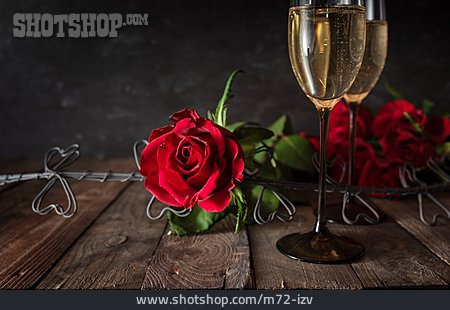
                Valentinstag, Champagner, Rote Rosen                   