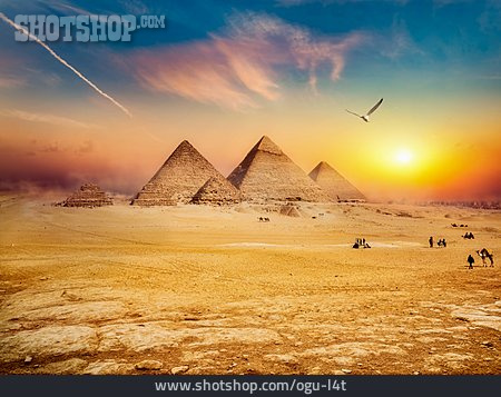 
                Sonnenaufgang, Nekropole, Pyramiden Von Gizeh                   