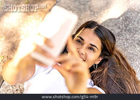
                Lächeln, Smartphone, Selfie                   