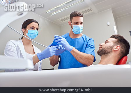 
                Behandlung, Zahnarztpraxis, Zahnmedizin                   