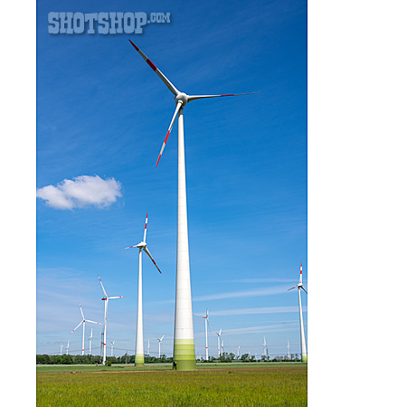 
                Windrad, Windkraft, Regenerative Energie                   