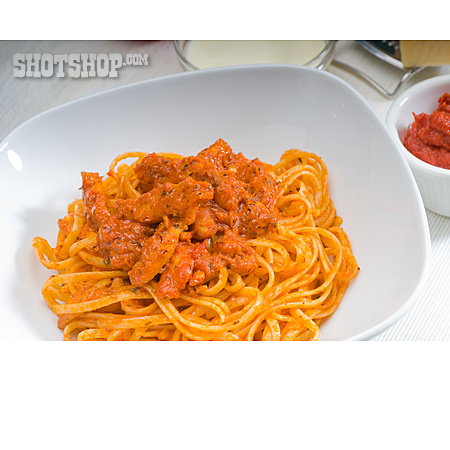 
                Spaghetti, Mittagessen, Tomaten-hähnchensauce                   