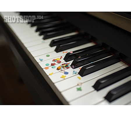 
                Confetti, Piano Keyboard                   