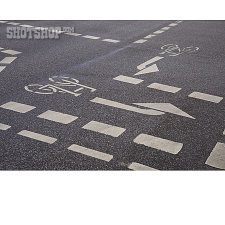 
                Fahrradweg, Fahrbahnmarkierung                   